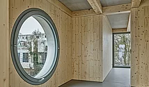 Innenbereich Atelierhaus Obach mit Wänden aus drei schicht Platten